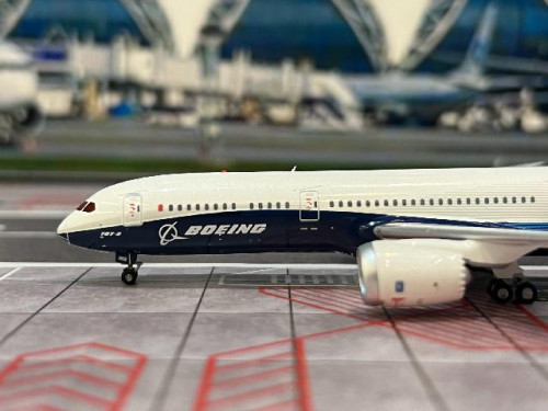 Aviation 1:400 Boeing B787-9 N789FT AV4403 [Width 15 Length 15.5 Height 4.5 cm] 5