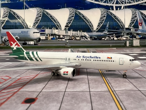 Phoenix PH1882 1:400 Air Seychelles 767-300ER S7-ASY [Width 12 Length 13 Height 3.5 cm] 2