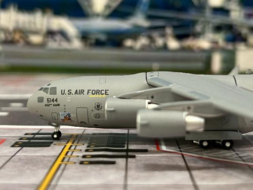 Gemini Jets 1:400 USAF C-17A 05-5144 (March ARB) GM148 3