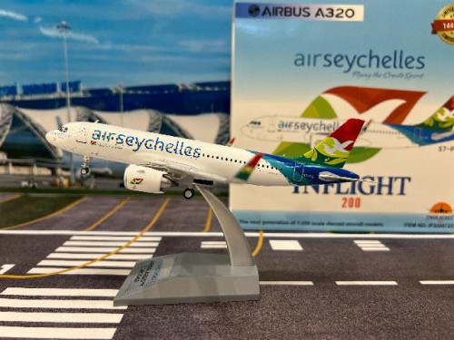 Inflight 1:200 Air Seychelles A320-251N S7-PTI IF3200725 [Width 17 Length 18.5 Height 6 cms]