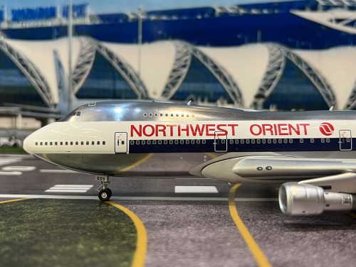 B Model 1:200 Northwest Orient B747-151 N605US B741605P [Width 30 Length 35 Height 10 cm] 5