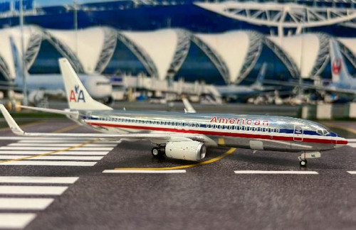 Inflight 1:200 American 737-823 N889NN IF738AA0825P [Width 18 Length 18.5 Height 6 cm] 2