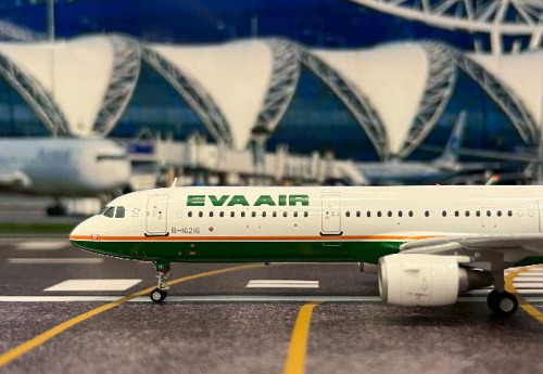 JCWings 1:200 EVA A321 B-16216 LH2095 [Width 17.5 Length 22 Height 6 cm] 4