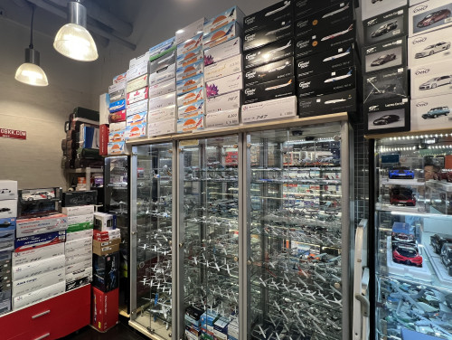 Toy Studio - 3/F Center Point Siam Square: Tel.086-3566868 5