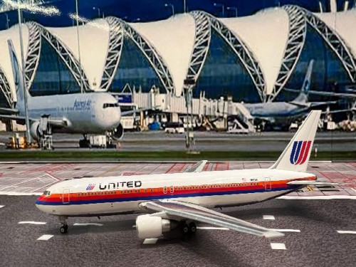 Phoenix 1:400 United 767-300ER N641UA P4617 1