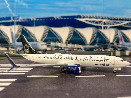 JFox 1:200 Austrian 767-3Z9ER OE-LAZ Star Alliance JF7673019L [Width 24 Length 27 Height 8 cms] 2