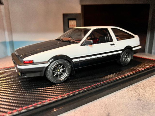 Ignition:IG2867 1:18 INITIAL D Toyota Sprinter Trueno 3Dr GT Apex(AE86)  Whi/blk With