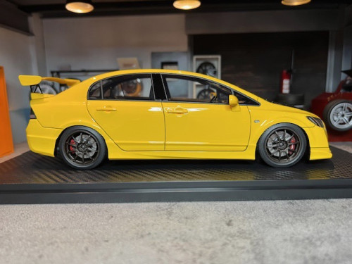 Ignition [IG2831] 1:18 Honda Civic(FD2) Type R Yellow [Width 10 Length 27 Height 7 cms] 4