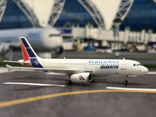 Phoenix 1:400 Cubana-Transaer A320-200 EI-TLJ PH1939 2