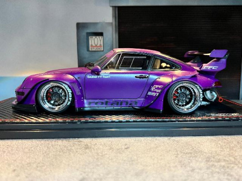 IG1958 1:18 RWB 993 Matt Purple [Width 10 Length 24 Height 7 cms] 4