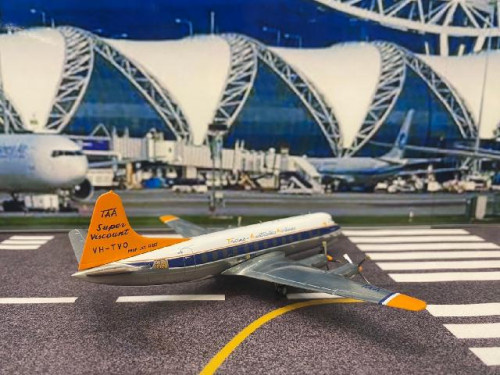 Herpa Wings 1:200 TAA Vickers Viscount 800 VH-TVQ HW572859 [Width 14 Length 13 Height 4 cm] 3