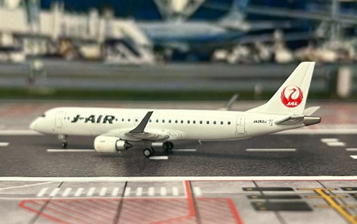 JC Wings 1:400 J-Air ERJ-190STD JA252J EW4190003 [Width 7 Length 9 Height 2.5 cm] 3