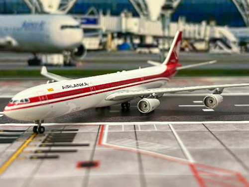 Aviation 1:400 Air Lanka A340-311 4R-ADA AV4321 [Width 15 Length 16 Height 4 cm] 7