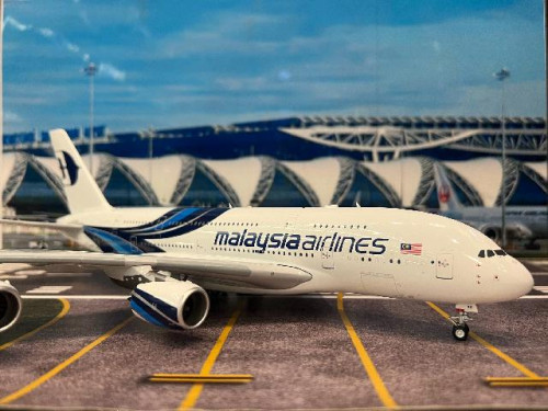 Inflight 1:200 Malaysia Airlines A380 9M-MNC IF380MH0726 [Width 41 Length 38 Height 12 cm] 2