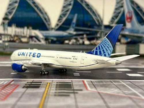Gemini Jets 1:400 United Airlines B787-8 N26902 GJ2329 6