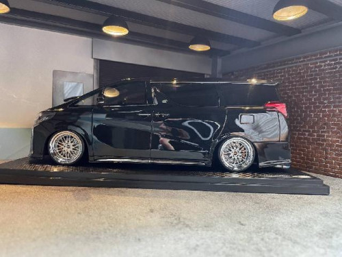 IG2429 1:18 Alphard H30W Lounge S Blk [Width 9 Length 28 Height 10 cms] 1