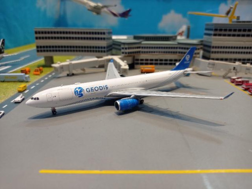 LH4267 1:400 Titan A330-300(P2F)GEODIS G-EODS [Width 15 Length 15.5 Height 4 cms]