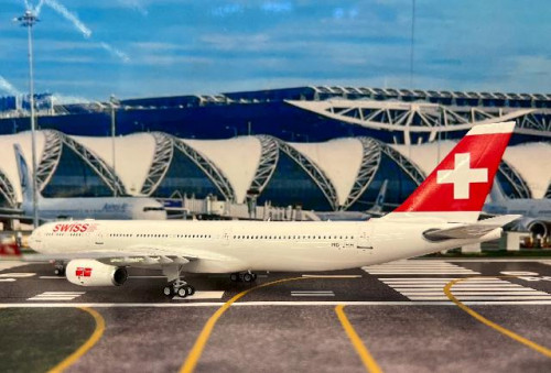 Inflight 1:200 Swiss A330-300 HB-JHH B333JHH  [Width 30 Length 31 Height 8.5 cm] 3