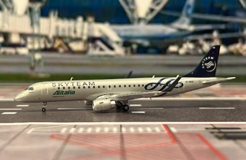 JC Wings 1:400 Alitalia Cityliner ERJ-190STD EI-RND