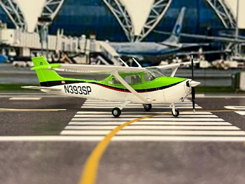 Gemini Jets 1:72 Cirrus Aviation Cessna 172S N393SP GG020 [Width 15 Length 12 Height 3.5 cm] 2