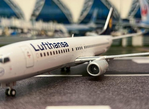 JFox 1:200 Lufthansa 737-430 D-ABKC JF7374002 [Width 14 Length 18.5 Height 5.5 cm] 7