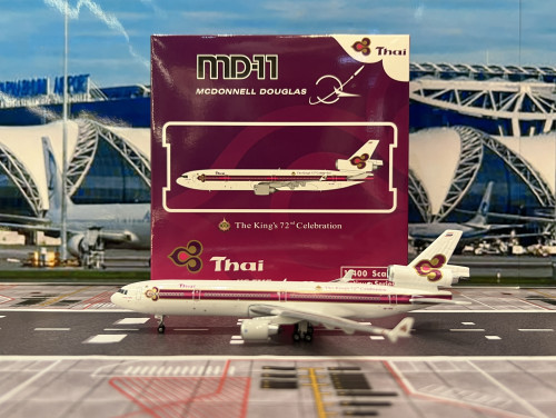 Phoenix 1:400 Thai MD-11 HS-TMG w/King 72nd PH1757 [Width 12 Length 15 Height 4.5 cm]
