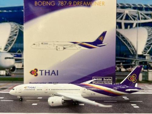 Phoenix 1:400 Thai 787-9 HS-TWC PH12014 [Width 15 Length 15.5 Height 4.5 cms]