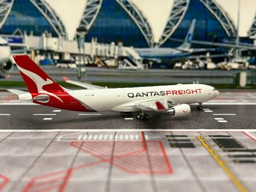 JCWings 1:400 Qantas Freight A330-200P2F VH-EBE XX40247 [Width 15 Length 15 Height 4 cm] 4
