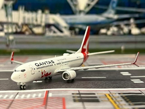 Panda 1:400 Qantas 737-800 VH-VZX 'Christmas' 62515 [Width 9 Length 9.5 Height 2.5 cm] 5