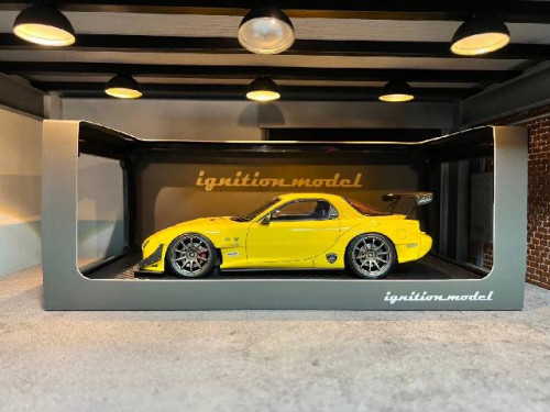 Ignition: IG2043 1:18 Feed RX-7 (FD3S) Yellow [Width 10 Length 25 Height 7 cms] 9