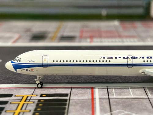 Phoenix 1:400 Aeroflot IL-62 CCCP-86675 PH12005 [Width 11 Length 13.5 Height 3 cm] 3