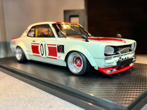 IG2661 1:18 LB-Works Hakosuka 2Door White/Red #01 [Width 10 Length 24 Height 7 cms] 1