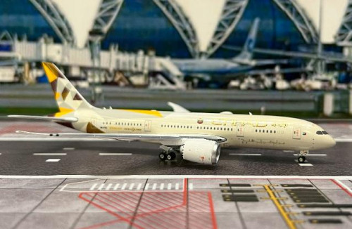 Phoenix 1:400 Etihad B787-8 A6-PFC PH12065 [Width 15 Length 15.5 Height 4.5 cm] 2