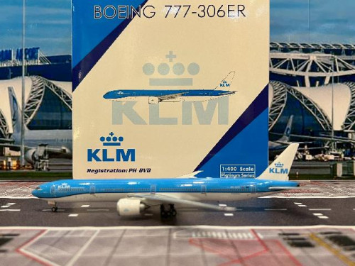 Phoenix 1:400 KLM 777-300ER PH-BVD PH1978 [Width 16 Length 18 Height 5 cms]