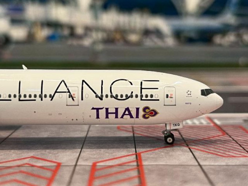 Phoenix 1:400 Thai Airways B777-300ER HS-TKQ 'Star Alliance' PH12089 [Width 16 Length 18 Height 4.5 5
