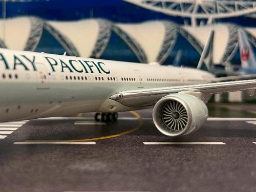 Inflight 1:200 Cathay Pacific 777-300ER B-KQF WB7773023 [Width 33 Length 37 Height 8 cms] 7