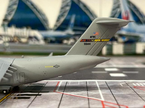Gemini Jets 1:400 USAF C-17A 05-5144 (March ARB) GM148 4