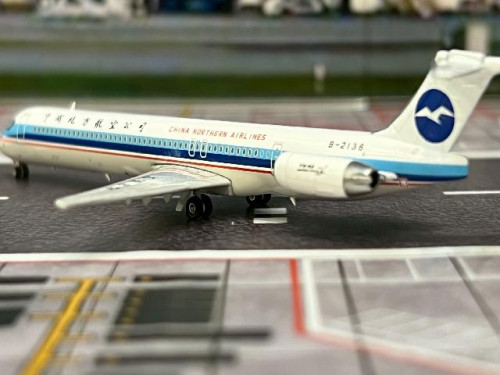Phoenix 1:400 China Northern MD-82 B-2136 PH12008 [Width 8 Length 11 Height 2 cm] 6