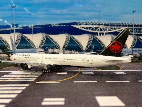 Inflight 1:200 Air Canada 777-333/ER C-FIUR B773ACIUR [Width 33 Length 37 Height 8 cms] 3