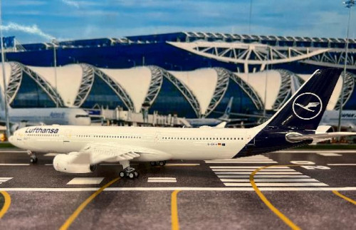 Inflight 1:200 Lufthansa A330-343 D-AIKR B333IKR [Width 30 Length 31 Height 8.5 cm] 3