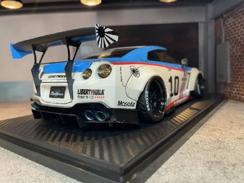 Ignition [IG2344] 1:18 LB Work GT-R R35 Ty2 Wht/Blu [Width 10 Length 25 Height 7 cms] 5