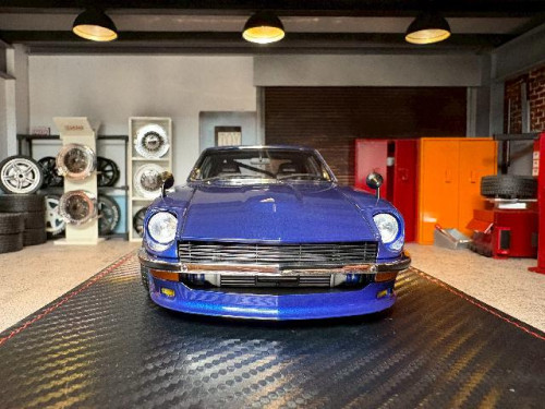 Ignition 1:18 Fairlady Z(S30)Blue MidNight With Mr.Akio Asakura IG3591 [Width 10 Length 25 Height 7 7