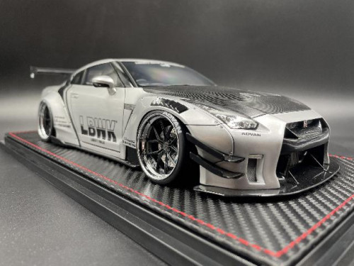 Ignition [IG2343] 1:18 LB-WORKS Nissan GT-R R35 type 2 Silver With Mr. Kato [Width 10 Length 25 Heig 1