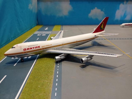 Inflight:IF742QF0721P 1:200 Qantas 747-200 VH-EBM [Width 30 Length 35 Height 6 cms]