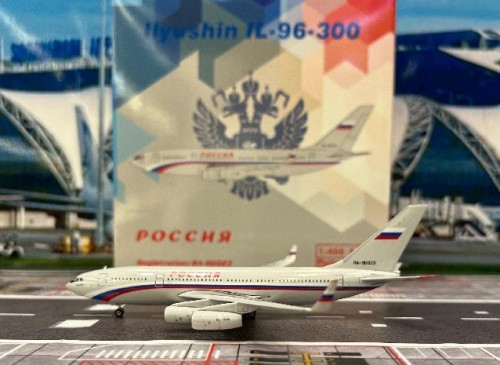 Phoenix 1:400 Rossiya SLO IL-96-300 RA-96023 PH12054 [Width 15 Length 13.5 Height 4 cm]