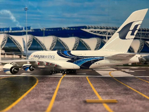 Inflight 1:200 Malaysia A380 9M-MNF '100th A380' IF380MH0526 [Width 41 Length 38 Height 12 cm] 3
