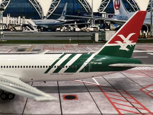 Phoenix PH1882 1:400 Air Seychelles 767-300ER S7-ASY [Width 12 Length 13 Height 3.5 cm] 4
