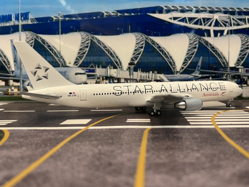 JFox 1:200 Austrian B767-3Z9ER OE-LAZ Star Alliance JF7673019L [Width 24 Length 27 Height 8 cm] 3