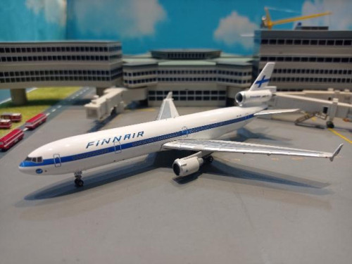 Phoenix PH1861 1:400 Finnair MD-11 OH-LGD [Width 12 Length 15 Height 4.5 cm]