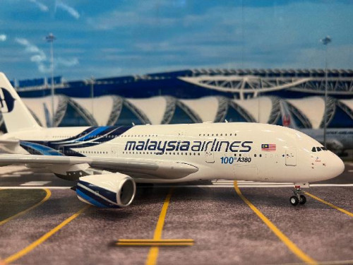 Inflight 1:200 Malaysia A380 9M-MNF '100th A380' IF380MH0526 [Width 41 Length 38 Height 12 cm] 2